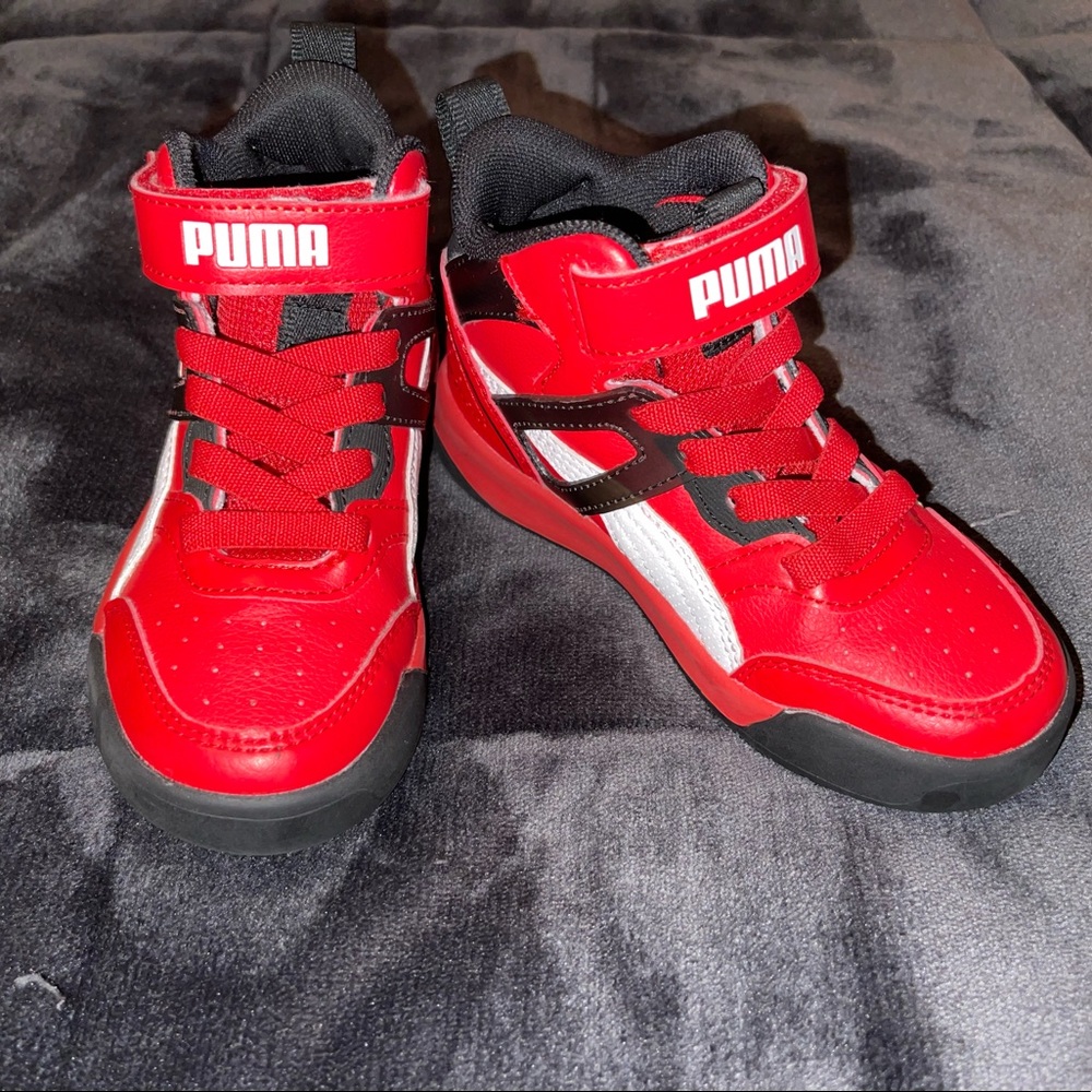 BOYS' PUMA BACKCOURT MID AC PS BASKETBALL SHOES